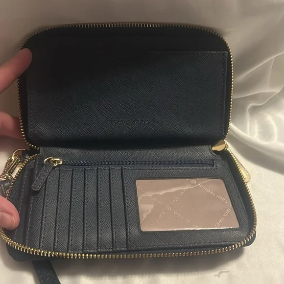 Michael Kors Wristlet wallet - Picture 4 of 6